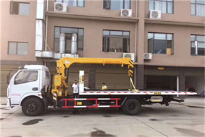 勐海附近汽车轮胎更换